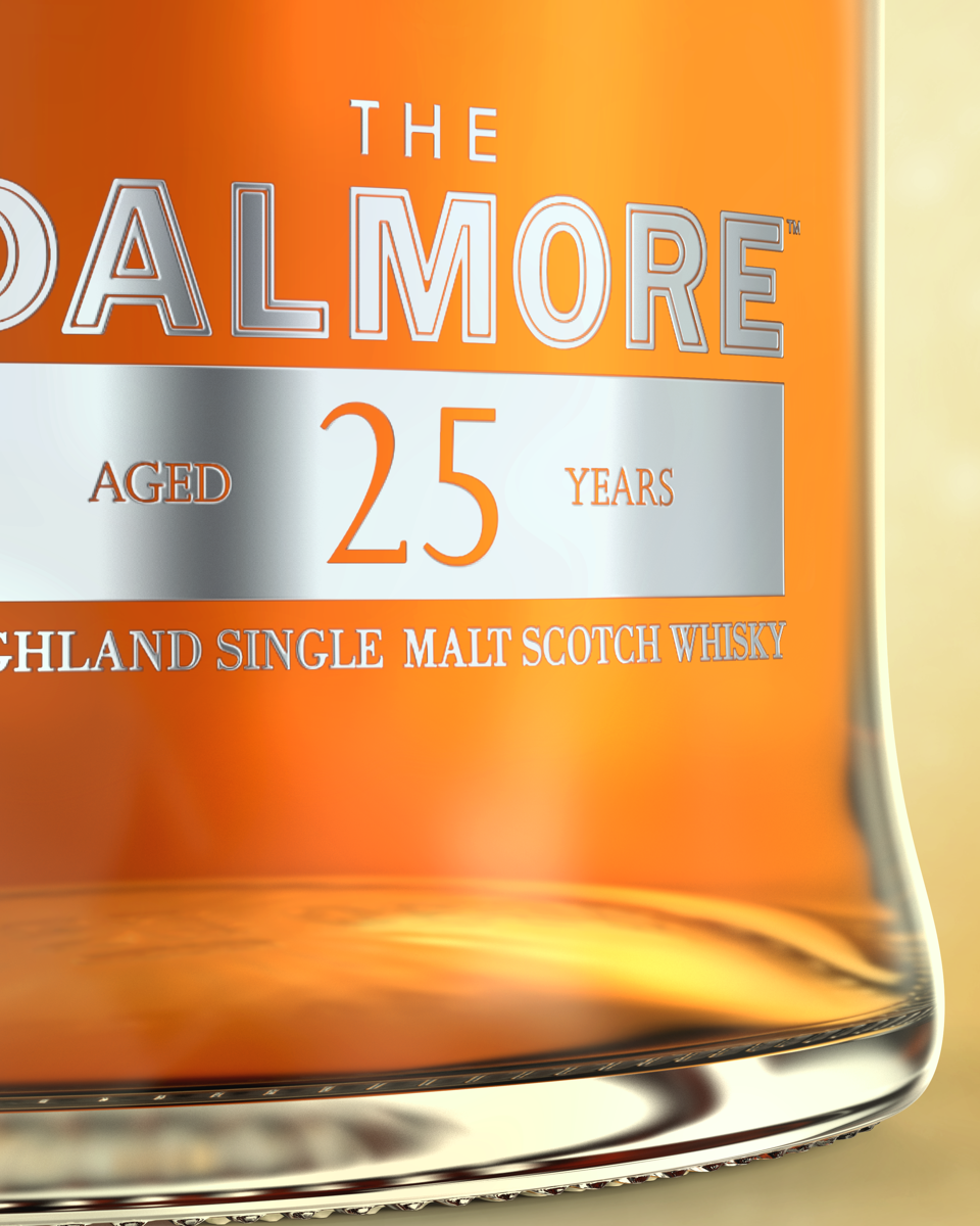 The Dalmore 25 Year old bottle close up